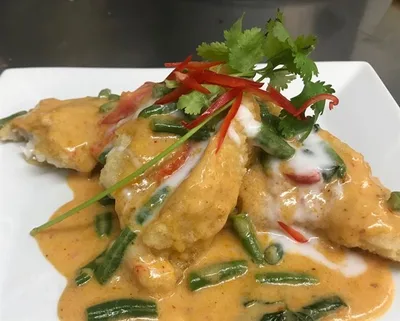 Chu chee curry with green beans